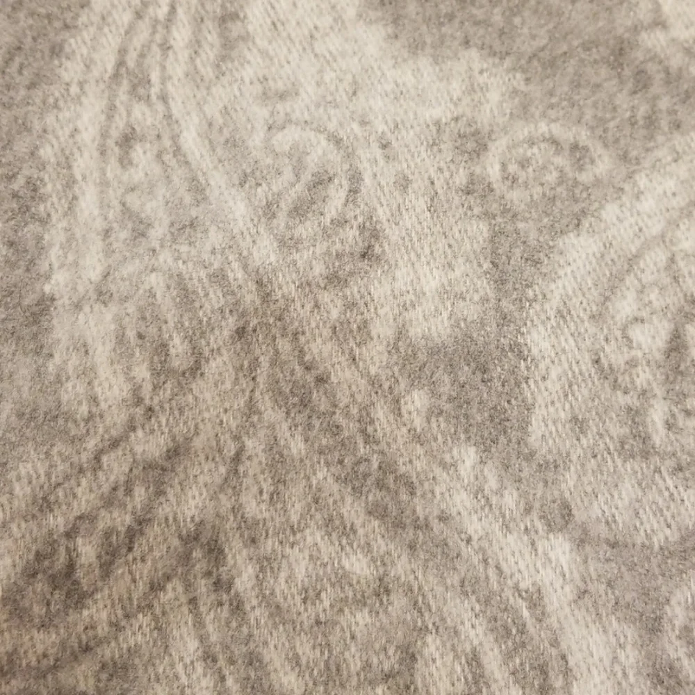 V. FRAAS Cashmink oversized Grey Printed Scarf